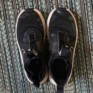 Kids Nike Flex size 4.5Y (big kids)